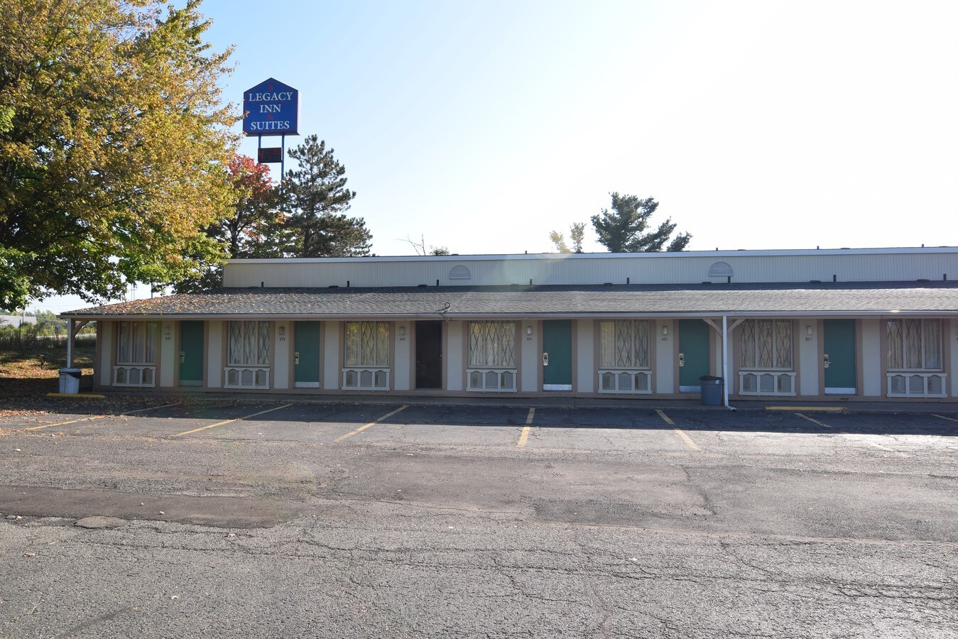 810 High St Wadsworth Oh 44281 Motel Property For On Main Photo