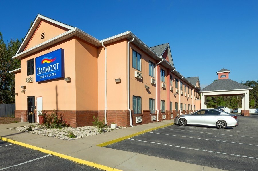 1100 Express Ln Jesup Ga 31546 Hotel Property For On Entrance