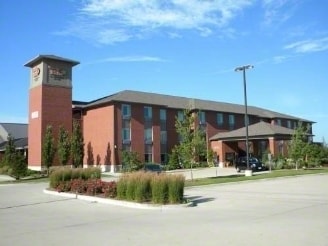 1413 Leslie Dr Bloomington Il 61704 Hotel Property For On Parke Hotel Conference Center Bw Premier