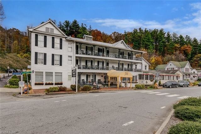 100 Haywood Rd Dillsboro Nc 28725 Hotel Property For On Historic Jarrett House