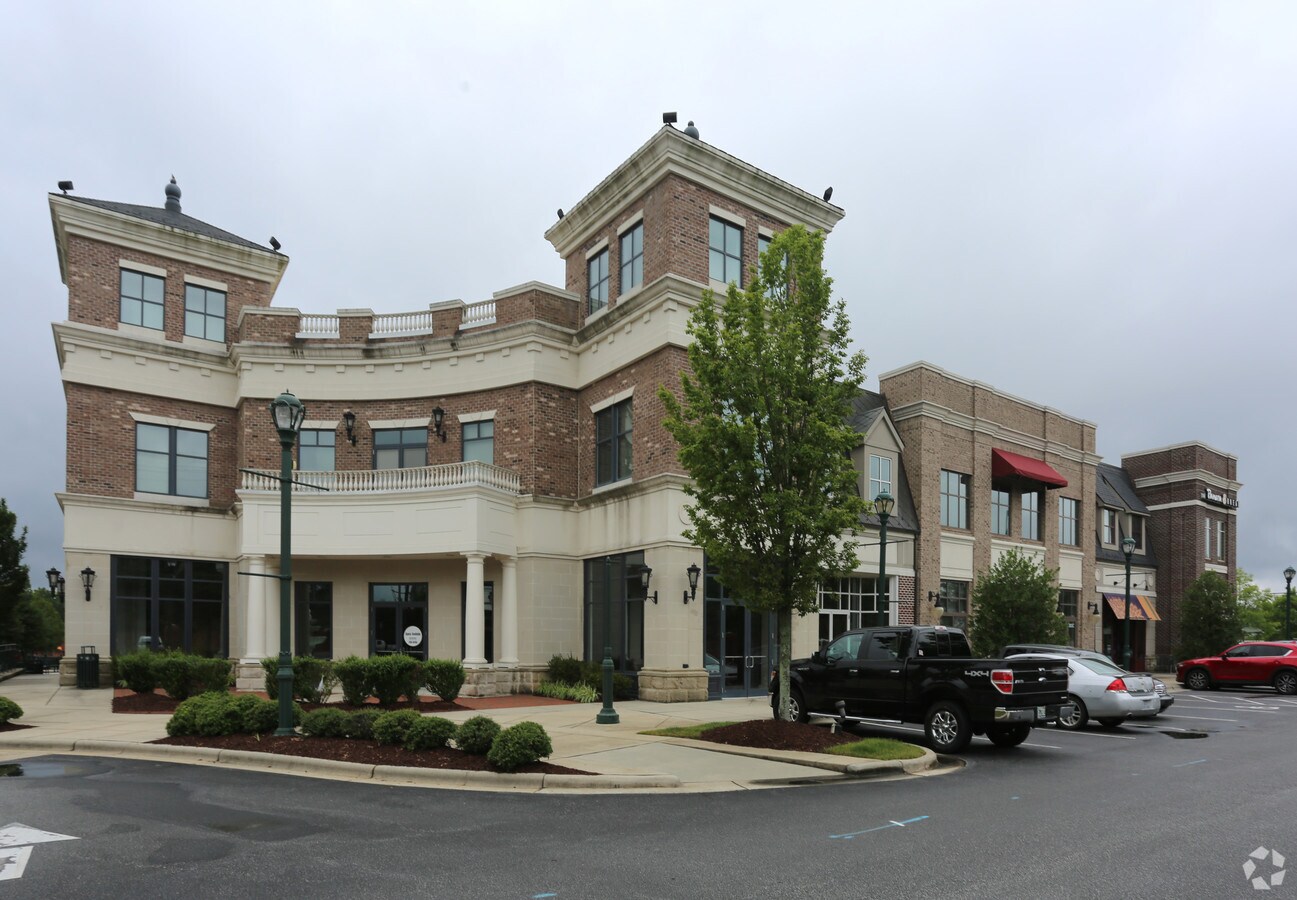 303 Pisgah Church Rd, Greensboro, NC, 27455 Storefront Retail/Office