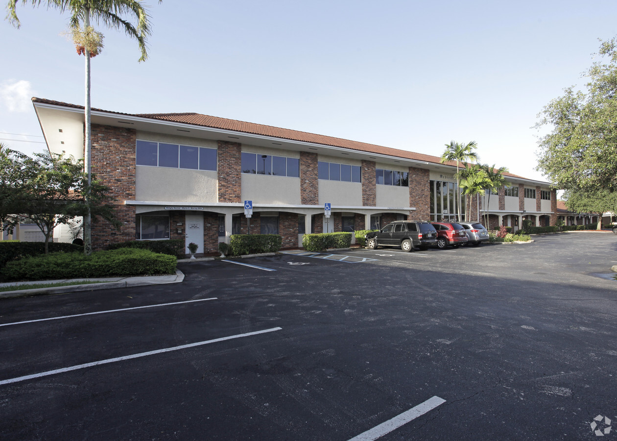 4100 S Hospital Dr, Plantation, Fl, 33317 - Medical Property For Sale 