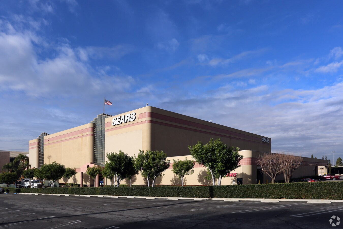 5080 E Montclair Plaza Ln, Montclair, CA, 91763 Department Store