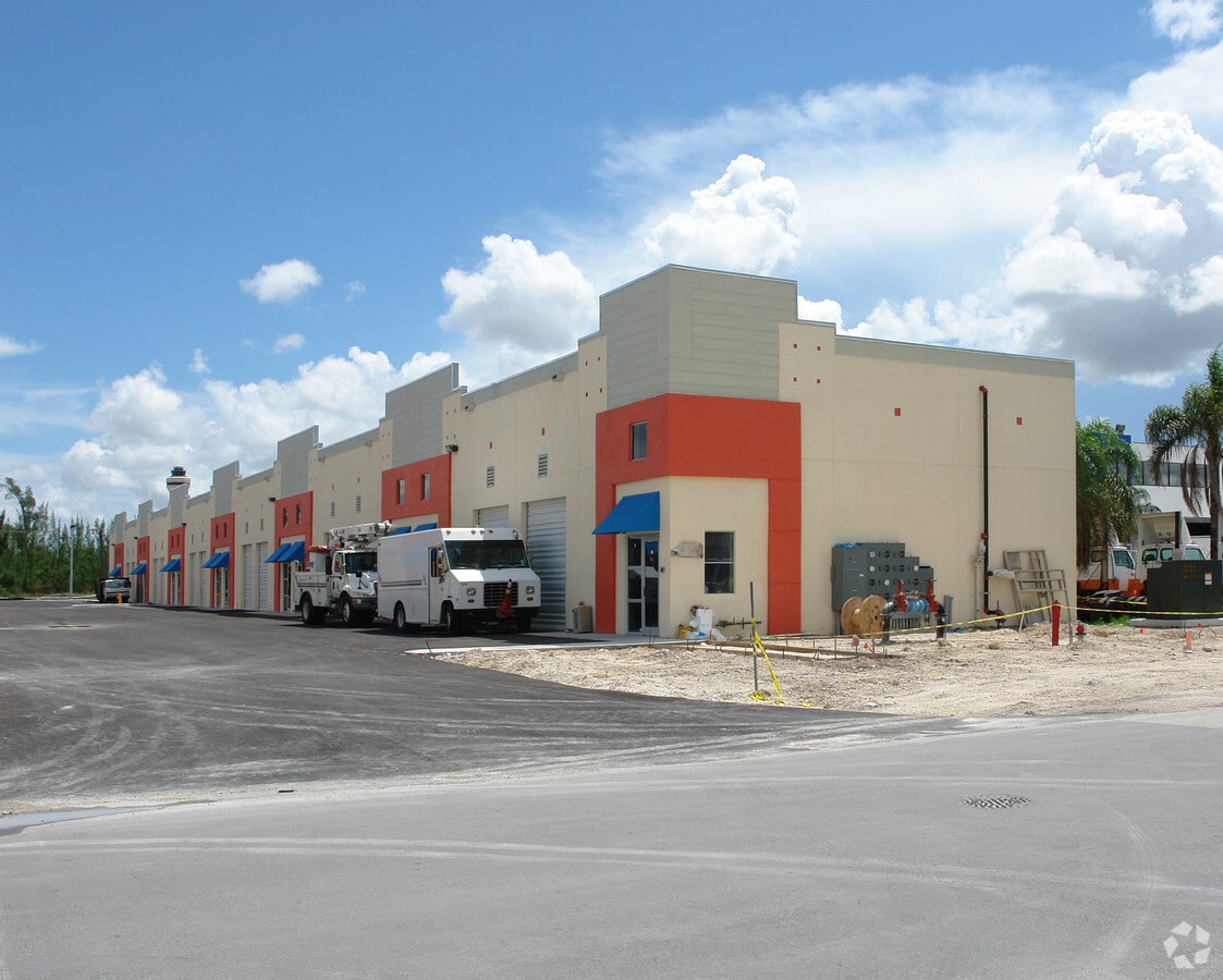 2355 NW 70th Ave, Miami, FL, 33122 - Warehouse Property For Lease on LoopNet.com