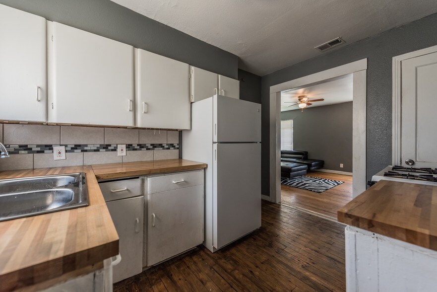 2331 Cincinnati Ave San Antonio Tx 78228 Apartments Property 2331 Cincinnati Ave University Park Apartments 16 Unit Apartment Building Offered At 1 290 000 A 5 66 Cap Rate In San Antonio Tx