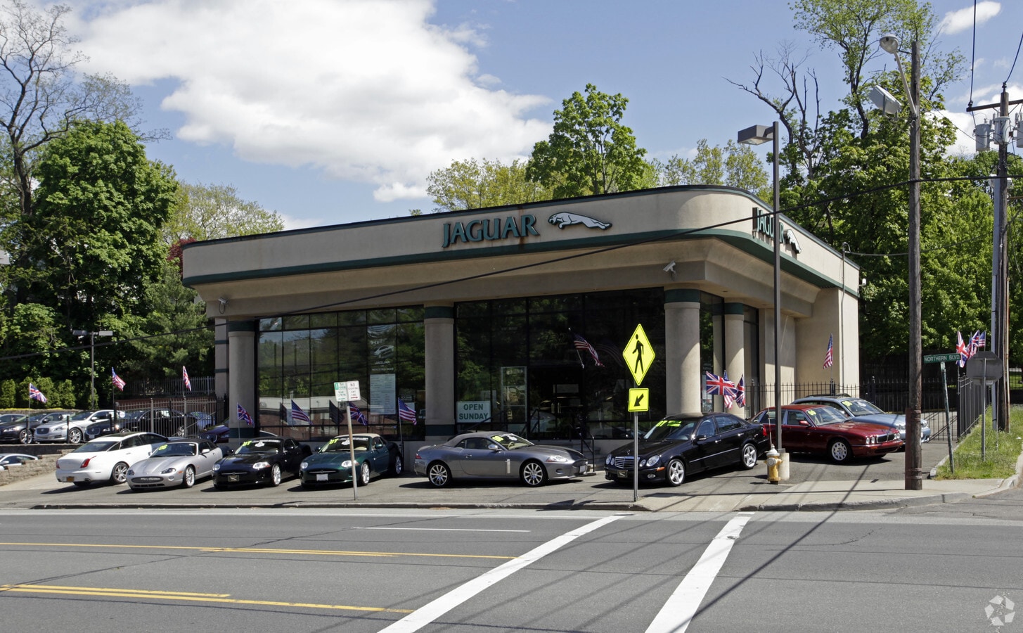 732736 Northern Blvd, Great Neck, NY, 11021 Auto Dealership Property For Lease on