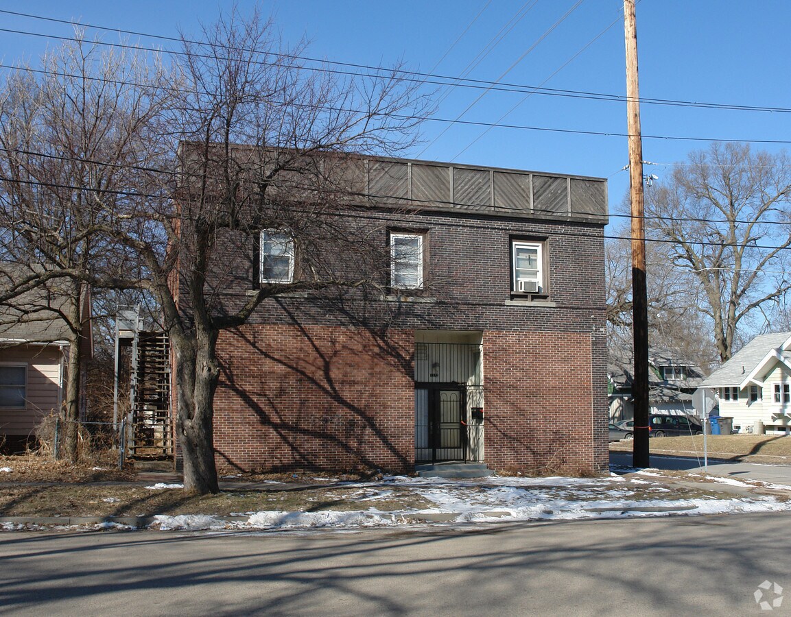 1372 E 12th St