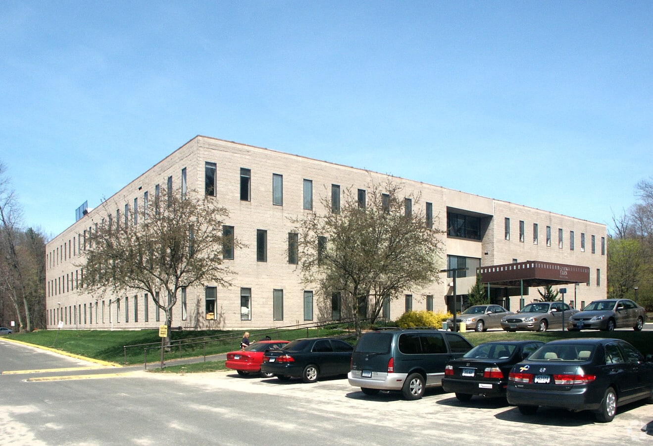 2200 Whitney Ave, Hamden, CT, 06518 Medical Property For Lease on