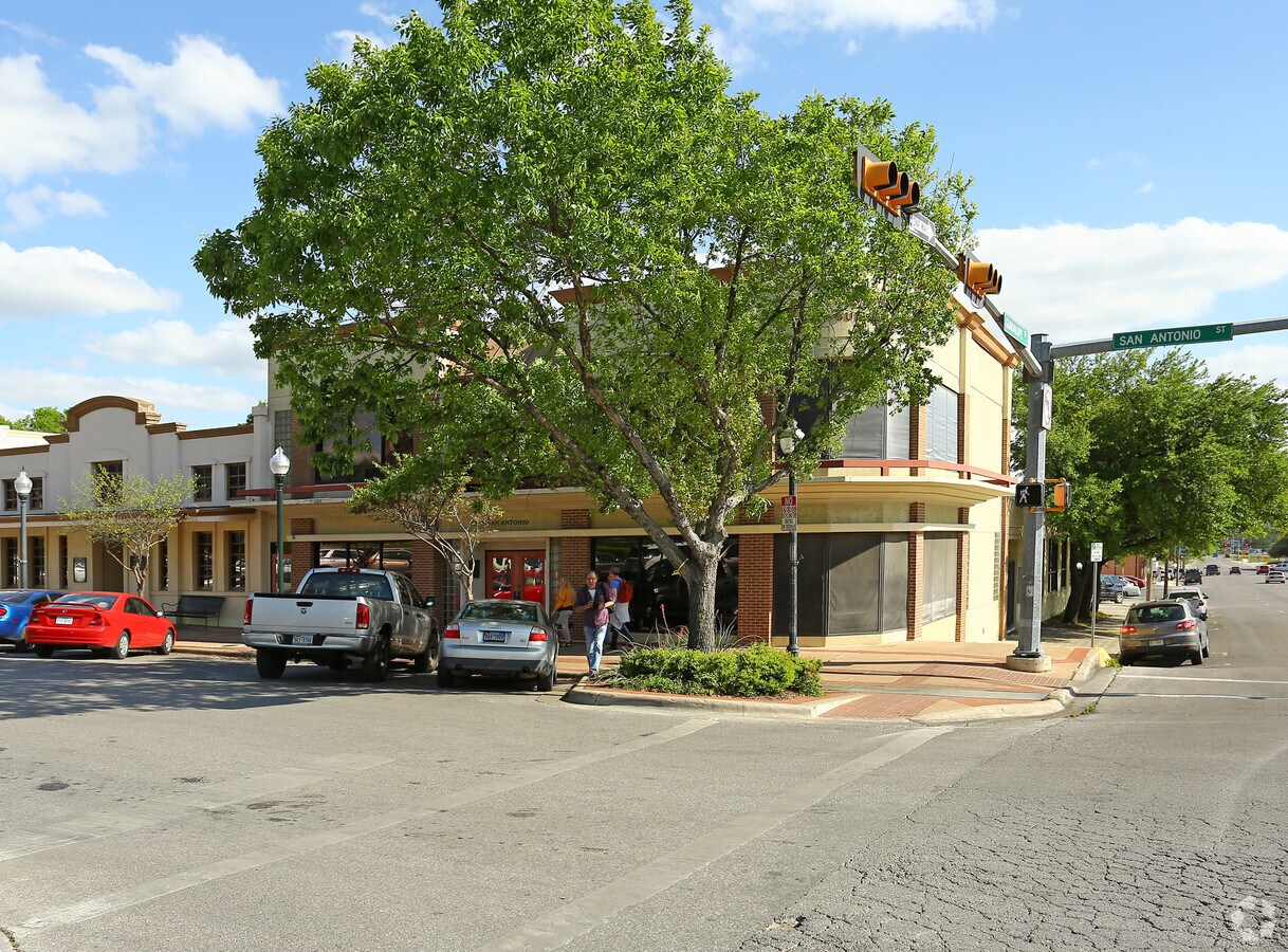 100 e san antonio st san marcos tx 78666 storefront retail